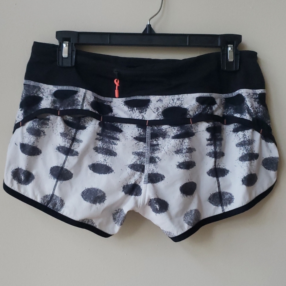 NWOT Lululemon Shorts Seaside Dot 2.5"